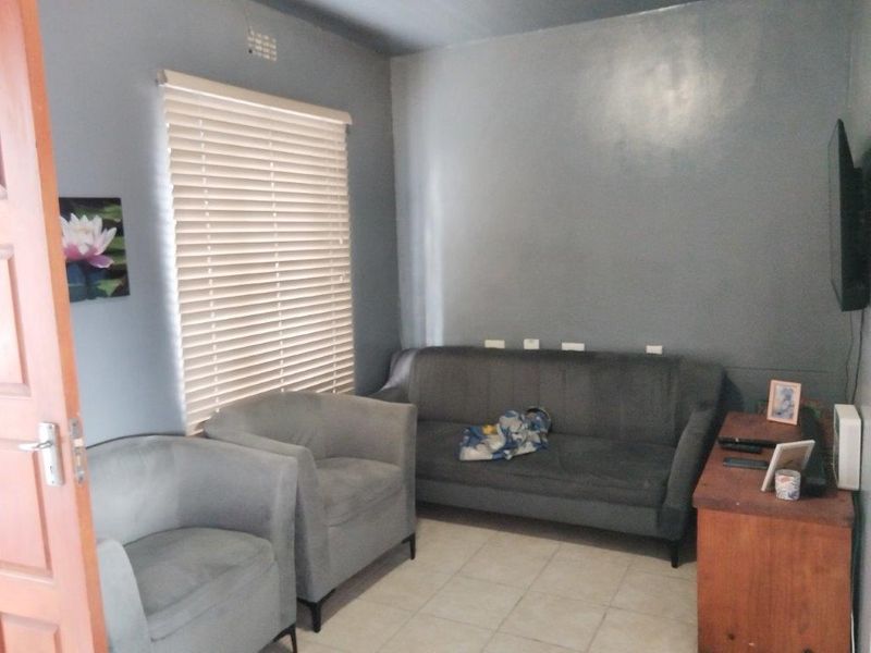 Lovely 2 Bedroom Duplex in Avon Gardens,  Elsies River - Photo 2