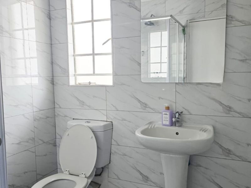 Charming 3 Bed 2 bath Home in Blue Hills  - Photo 8