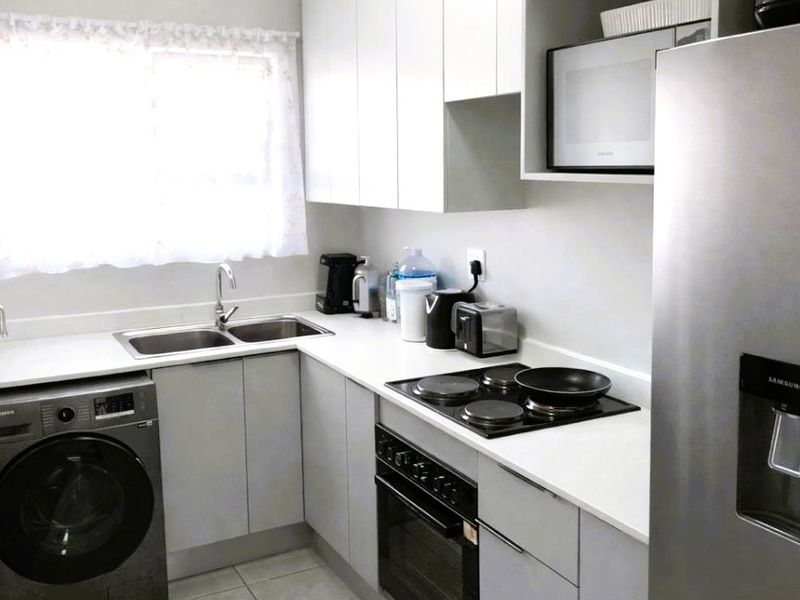 Modern 2 Bedroom Gem in True North Apartments, Sinoville! - Photo 5