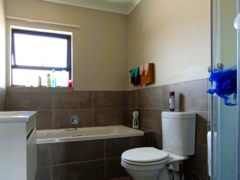 Modern 2 Bedroom Gem in True North Apartments, Sinoville! - Photo 8