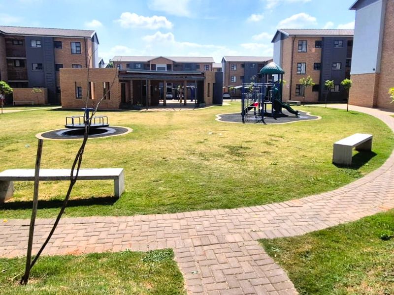 Modern 2 Bedroom Gem in True North Apartments, Sinoville! - Photo 3