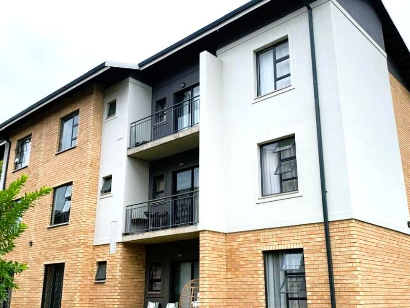 Modern 2 Bedroom Gem in True North Apartments, Sinoville! - Photo 2