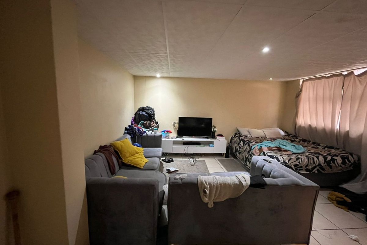 Bachelor Flat for Sale in Pretoria Central - Photo 3