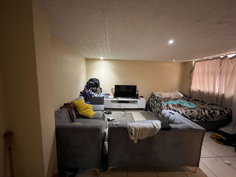 Bachelor Flat for Sale in Pretoria Central - Photo 3