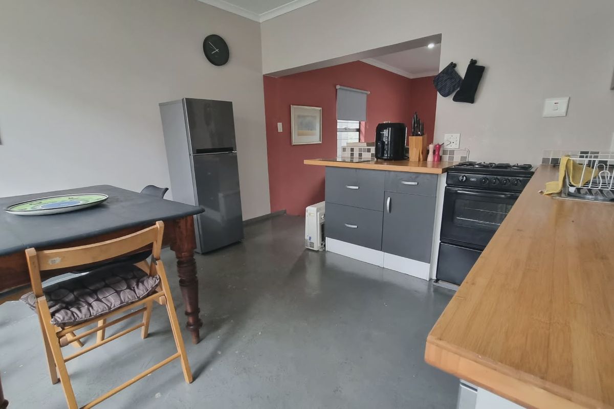 1 Bedroom Fully Furnished Cottage - Photo 2