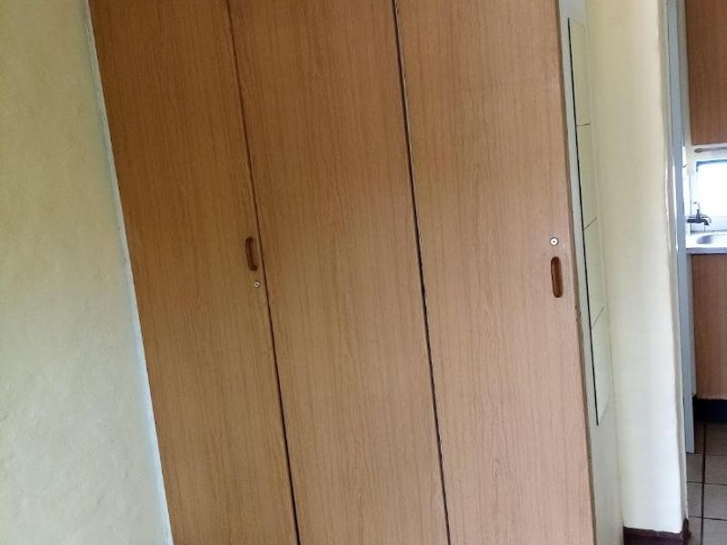Bachelor Flat for Sale in Philip Nel Park - Photo 2