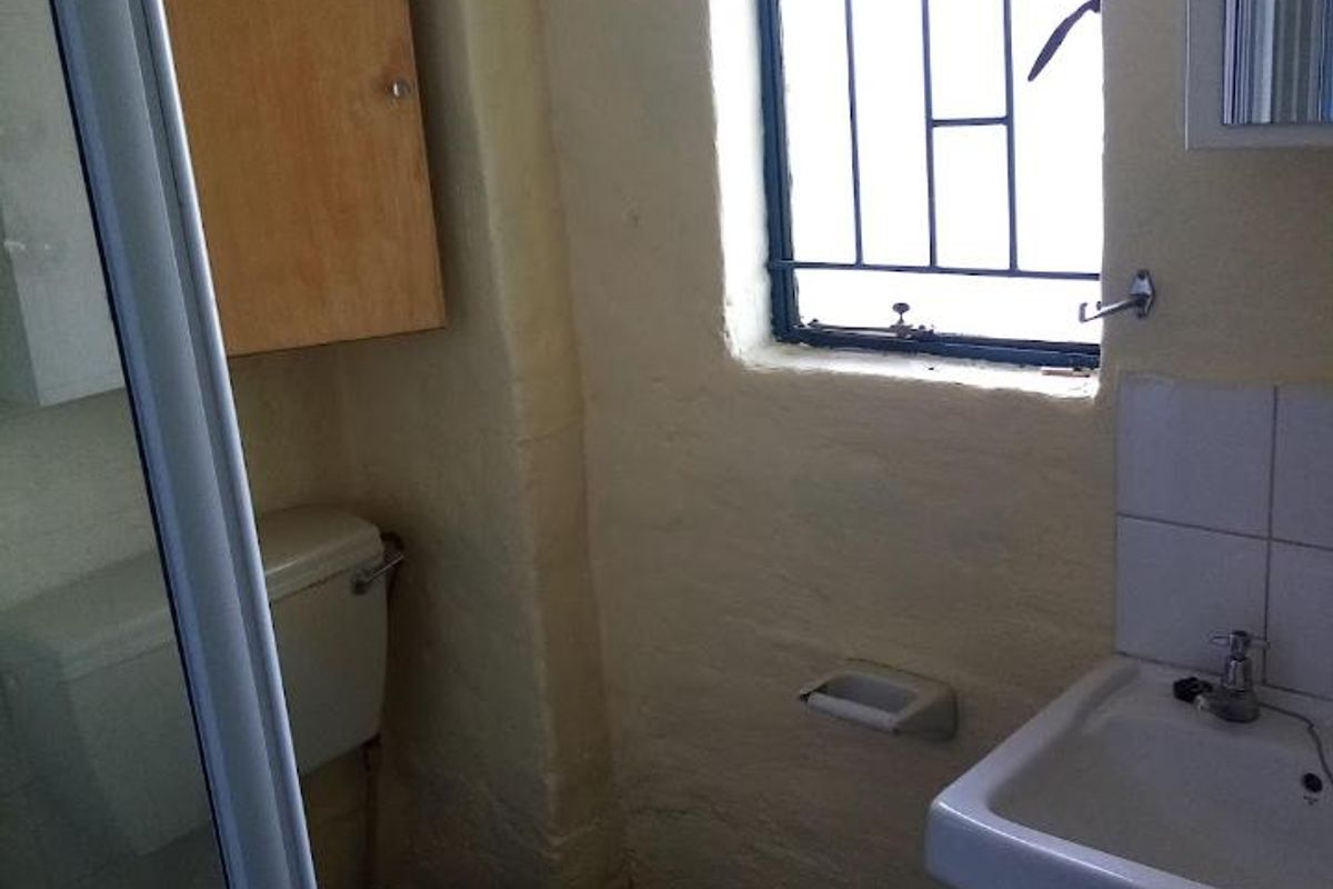 Bachelor Flat for Sale in Philip Nel Park - Photo 4