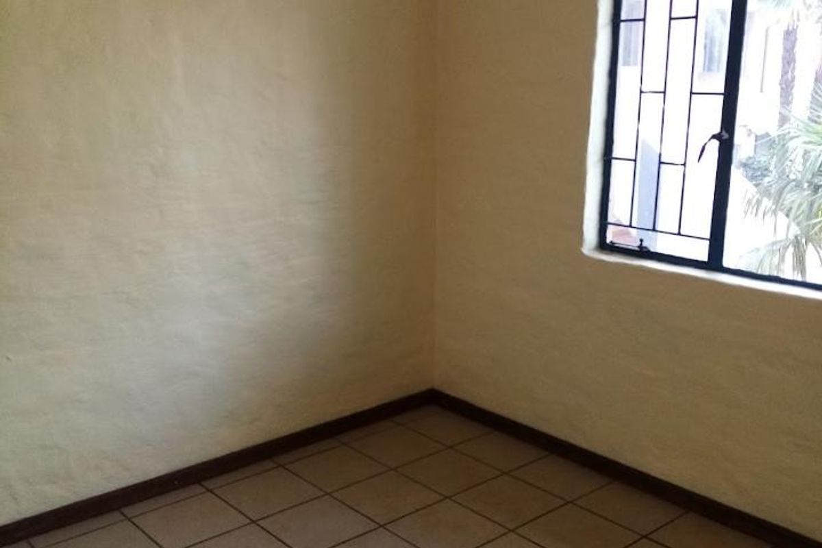 Bachelor Flat for Sale in Philip Nel Park - Photo 3
