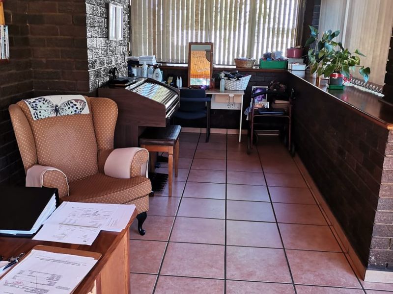 Spacious 3-Bedroom Family Home with Pool and Flatlet for sale in Valhalla - Photo 4