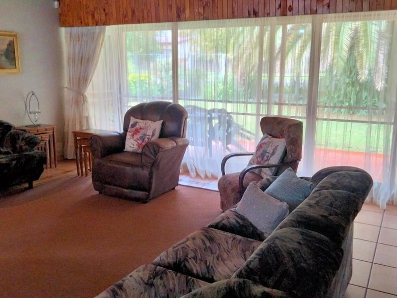 Spacious 3-Bedroom Family Home with Pool and Flatlet for sale in Valhalla - Photo 8