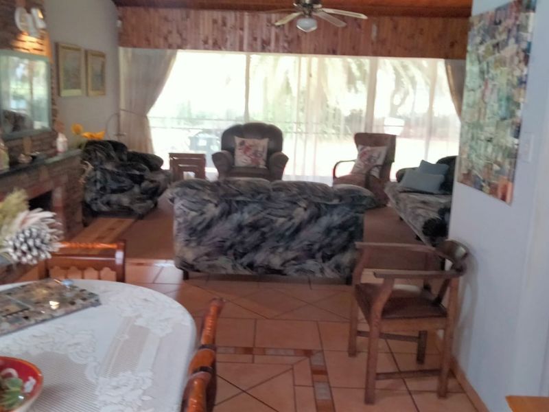 Spacious 3-Bedroom Family Home with Pool and Flatlet for sale in Valhalla - Photo 6