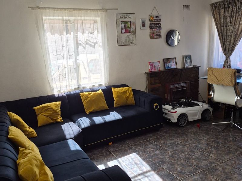 A Cozy Home Is Available For A Start Up Family Or An Investor. - Photo 2