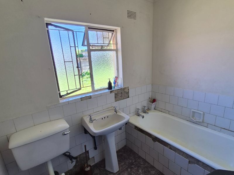 A Cozy Home Is Available For A Start Up Family Or An Investor. - Photo 8