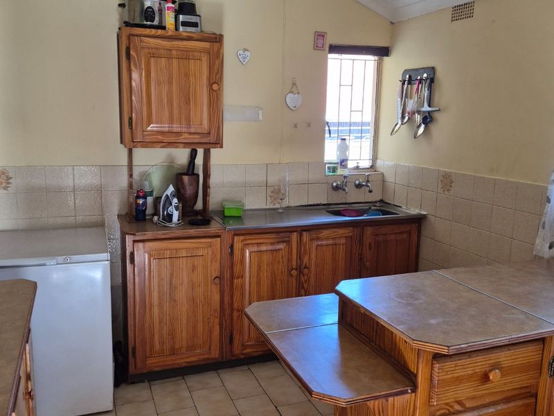 A Cozy Home Is Available For A Start Up Family Or An Investor. - Photo 6