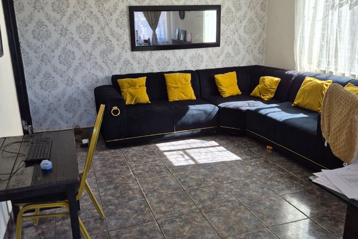 A Cozy Home Is Available For A Start Up Family Or An Investor. - Photo 4