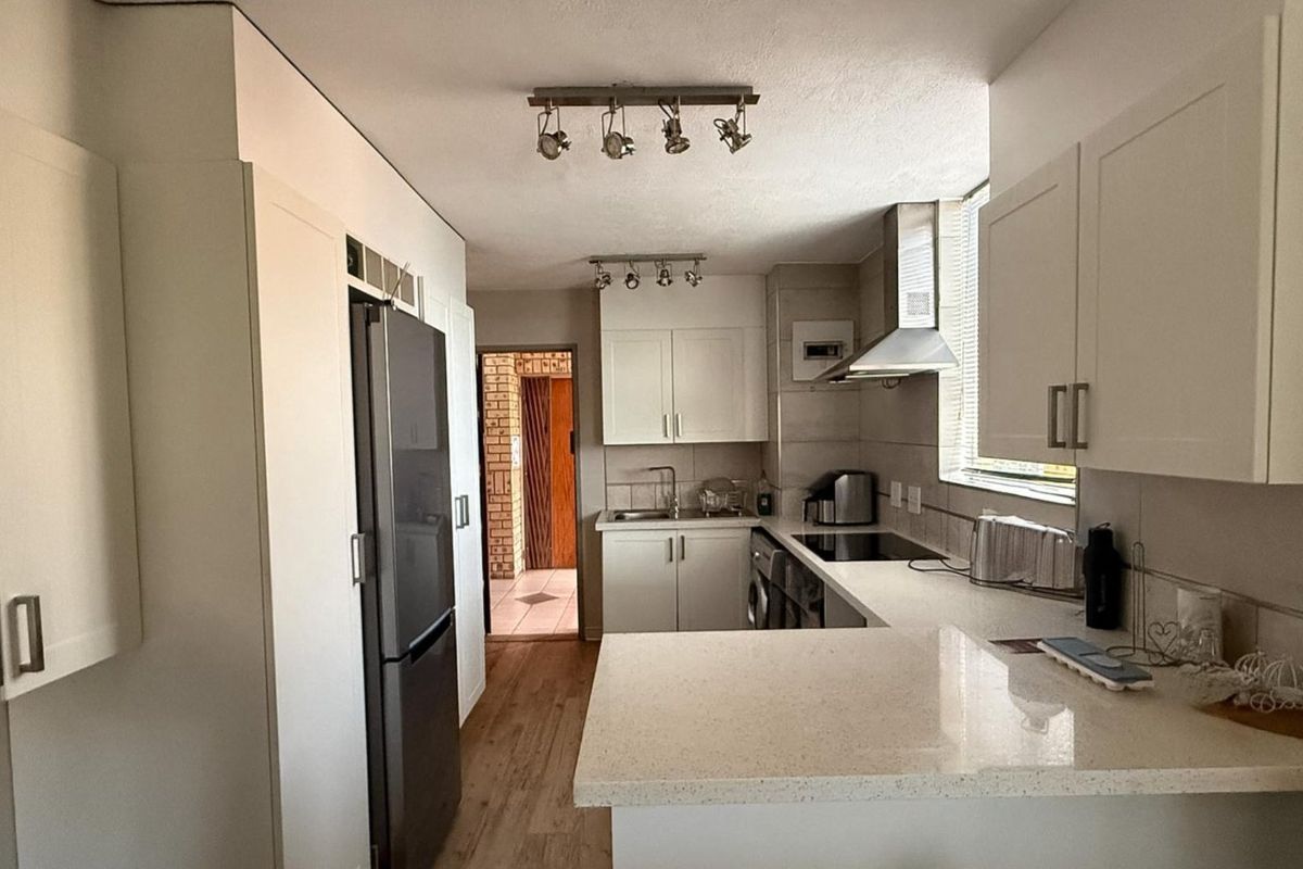 1 Bedroom Apartment for Sale in Hillcrest, Preto - Photo 2