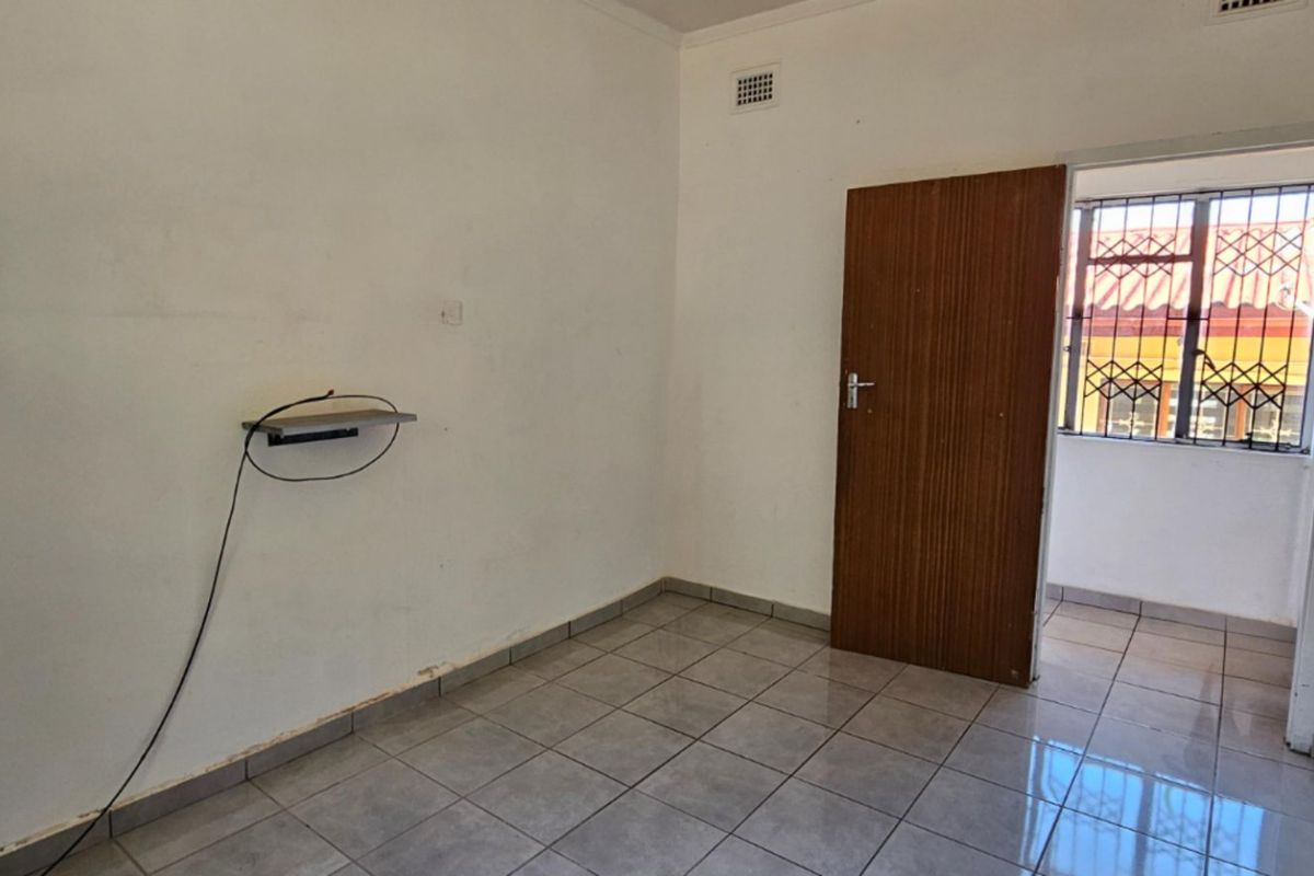 2 BEDROOM UNIT TO LET  - Photo 5