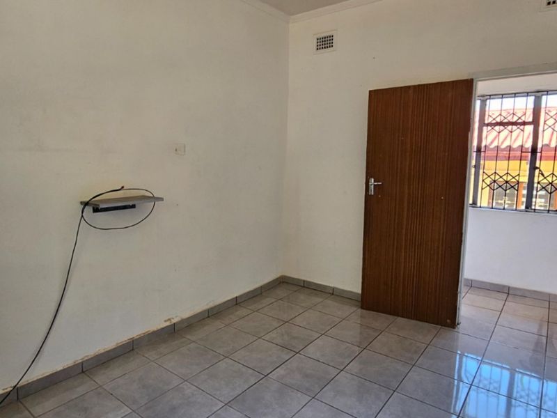 2 BEDROOM UNIT TO LET  - Photo 5