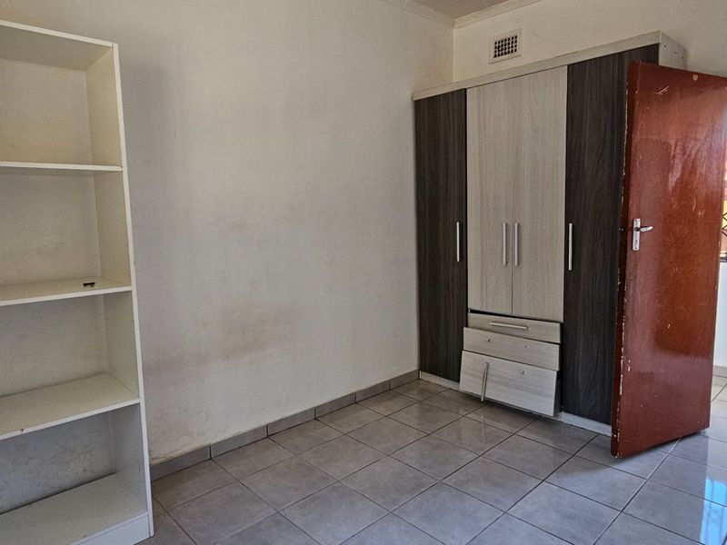 2 BEDROOM UNIT TO LET  - Photo 8