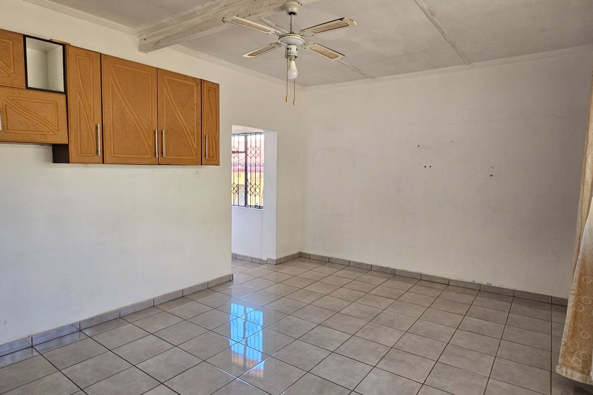 2 BEDROOM UNIT TO LET  - Photo 2