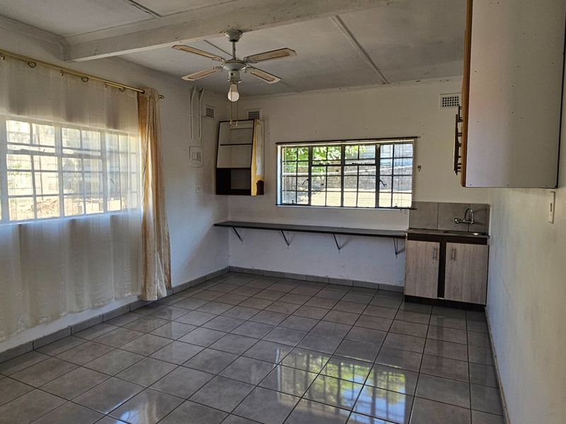 2 BEDROOM UNIT TO LET  - Photo 3