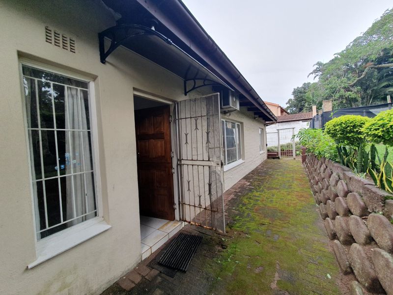 5-Bedroom Home with Sea Views & Income-Generating Flatlet - Photo 6