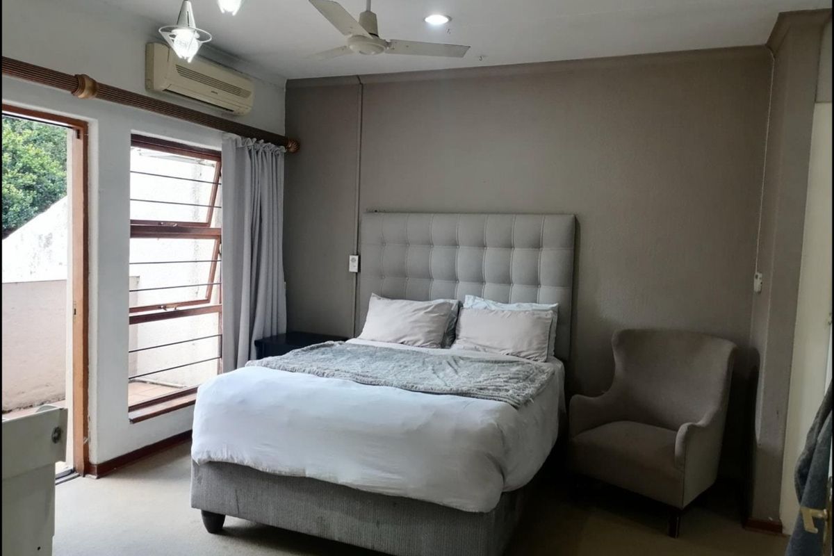 3 Bedroom Townhouse for Sale in Bryanston - Photo 4