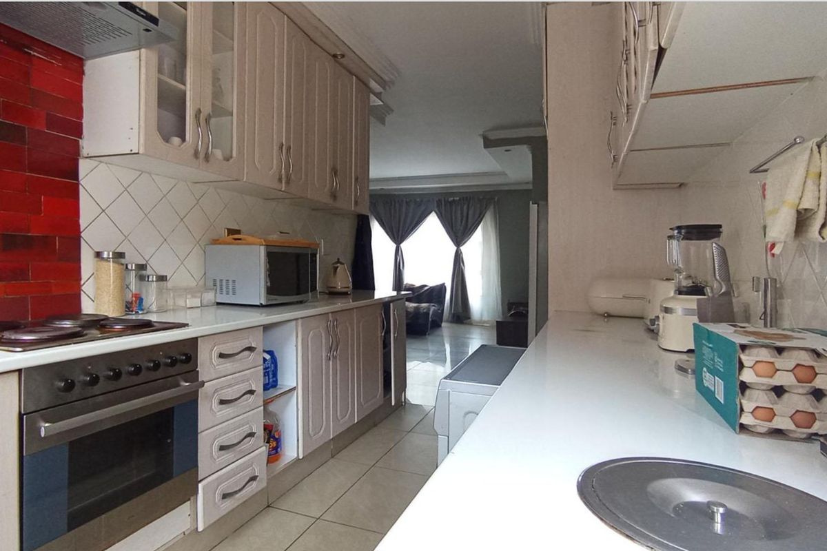 5 Bedroom House for Sale in Amandasig - Photo 4