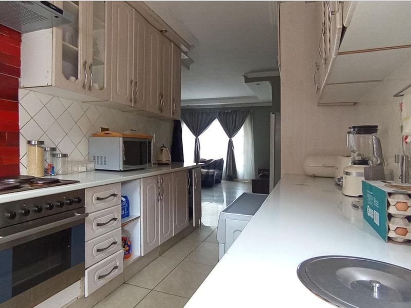 5 Bedroom House for Sale in Amandasig - Photo 4