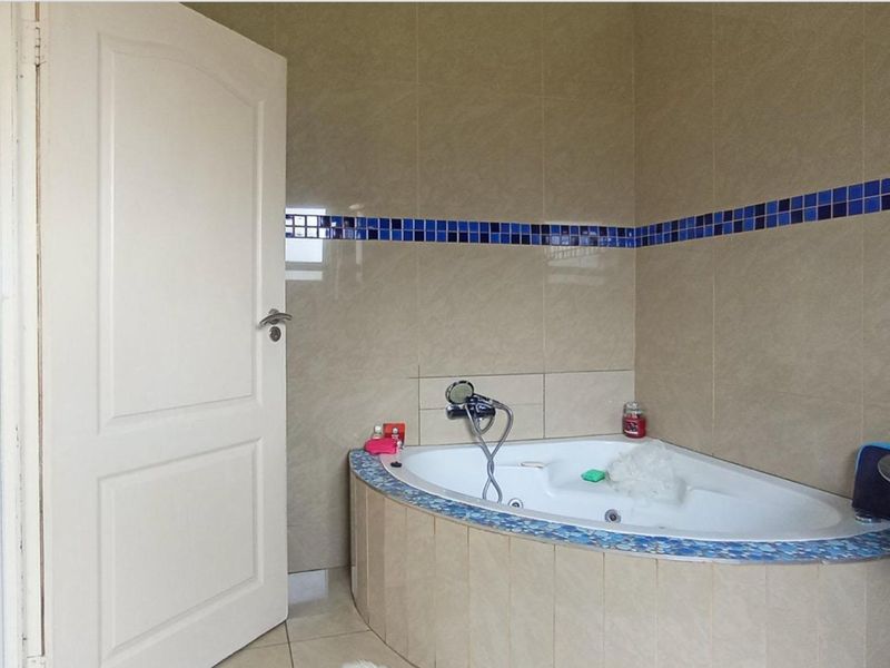 5 Bedroom House for Sale in Amandasig - Photo 7