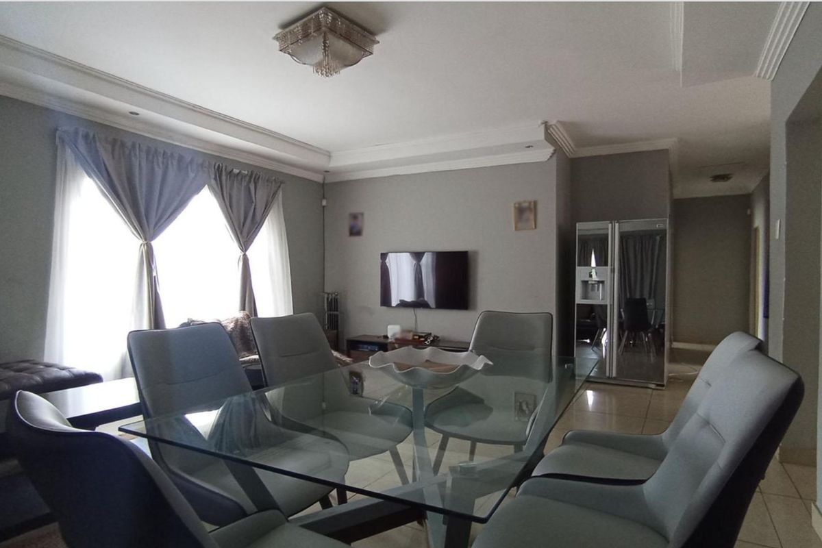 5 Bedroom House for Sale in Amandasig - Photo 2