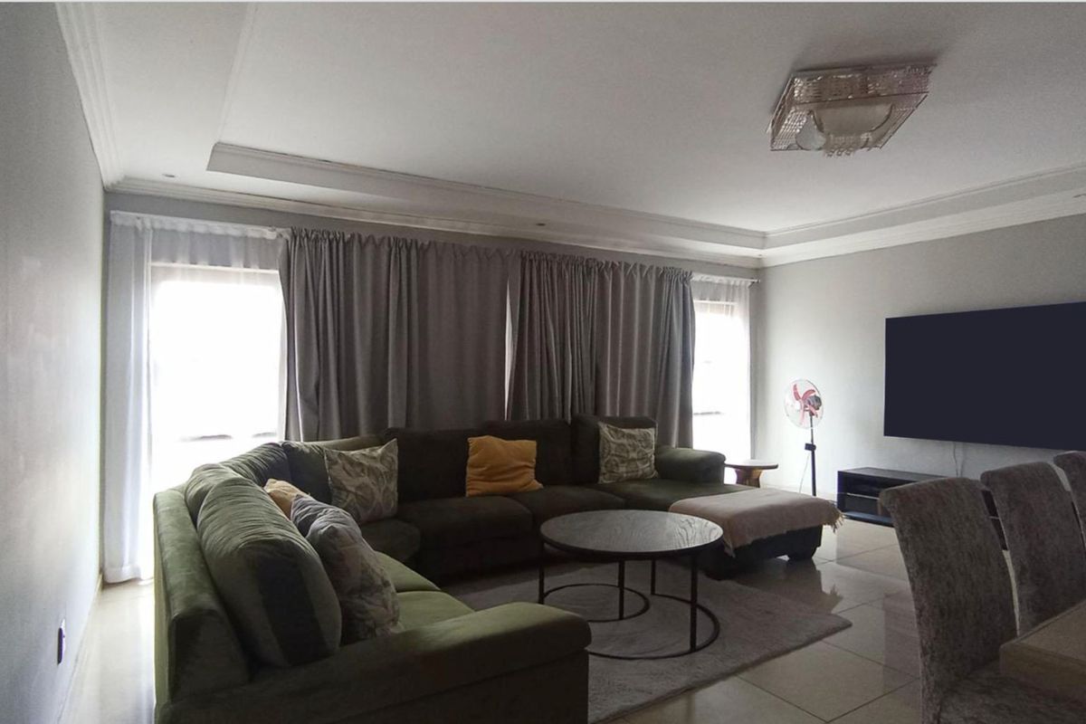 5 Bedroom House for Sale in Amandasig - Photo 3