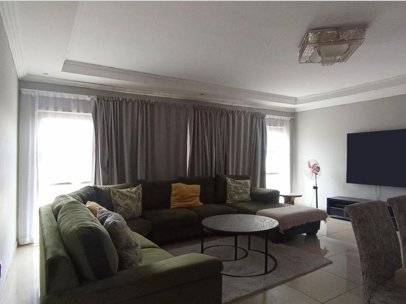 5 Bedroom House for Sale in Amandasig - Photo 3