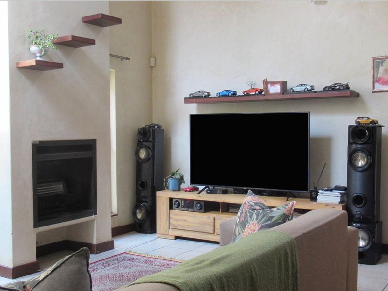 3 Bedroom House for Sale in Dainfern  - Photo 4