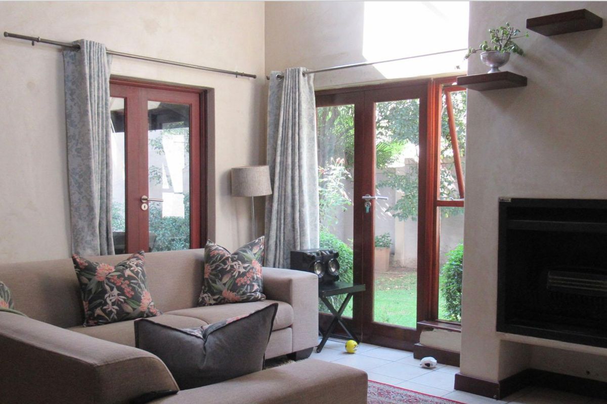 3 Bedroom House for Sale in Dainfern  - Photo 5