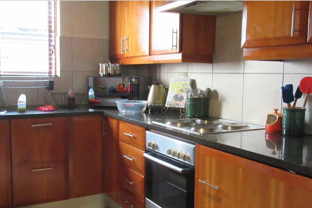 3 Bedroom House for Sale in Dainfern  - Photo 2