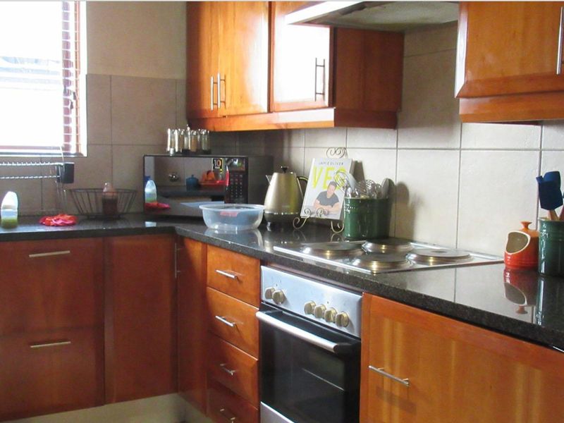 3 Bedroom House for Sale in Dainfern  - Photo 2