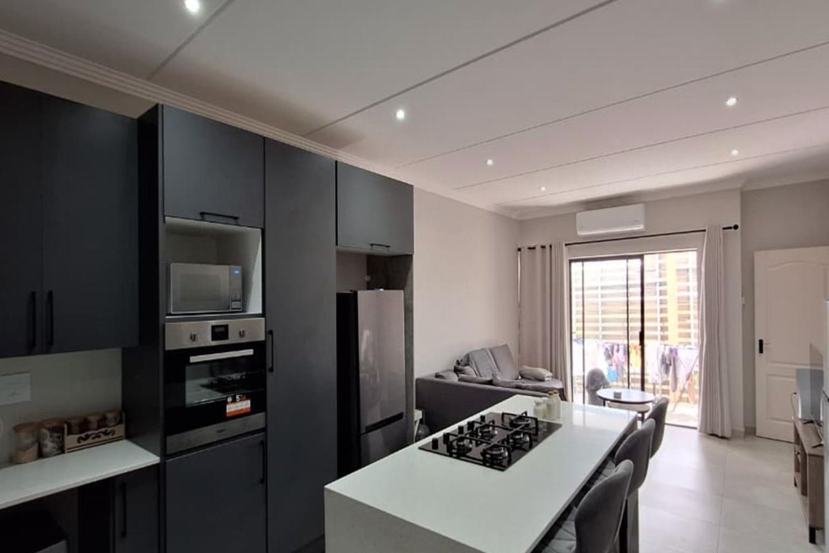 2 Bedroom Apartment / Flat for Sale in Bryanston - Photo 3