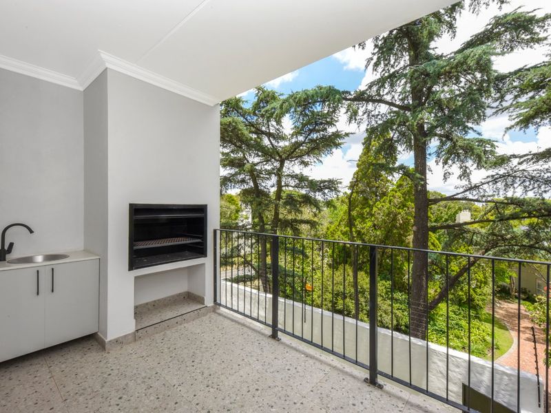 2 Bedroom Apartment / Flat for Sale in Bryanston - Photo 2
