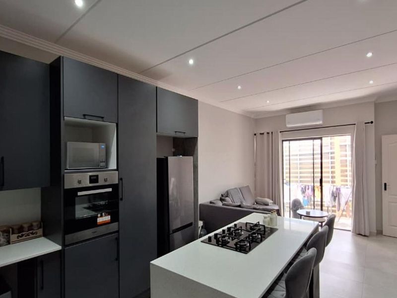 2 Bedroom Apartment / Flat for Sale in Bryanston - Photo 9