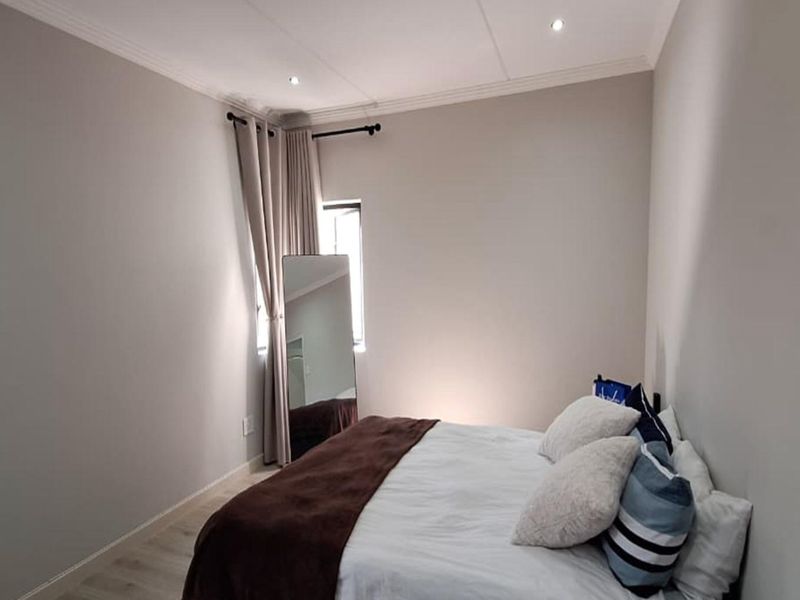 2 Bedroom Apartment / Flat for Sale in Bryanston - Photo 7