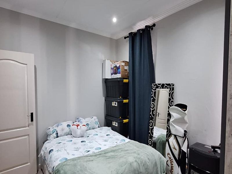 2 Bedroom Apartment / Flat for Sale in Bryanston - Photo 5