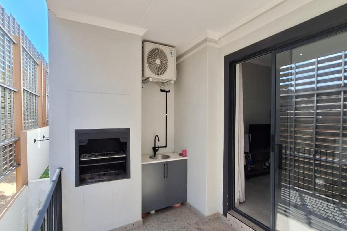 2 Bedroom Apartment / Flat for Sale in Bryanston - Photo 4