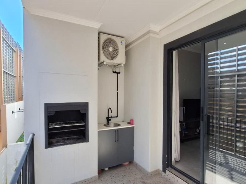 2 Bedroom Apartment / Flat for Sale in Bryanston - Photo 4