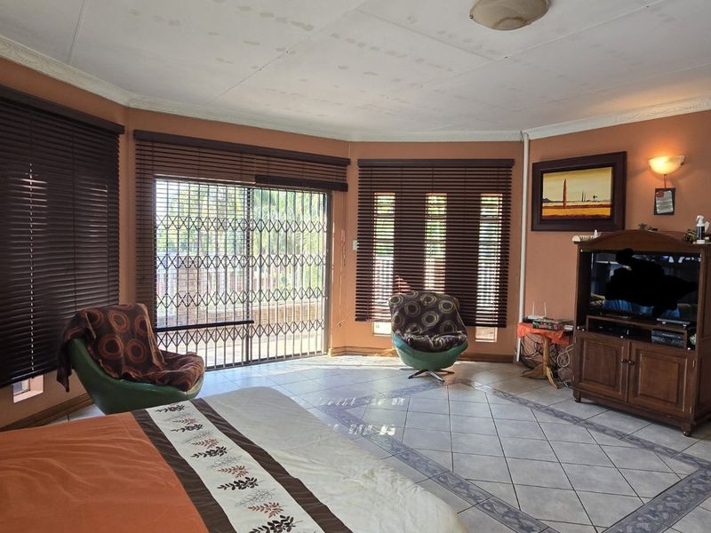 LUXURIOUS ENTERTAINER'S DREAM IN PRESTIGIOUS AMANDASIG!  - Photo 7