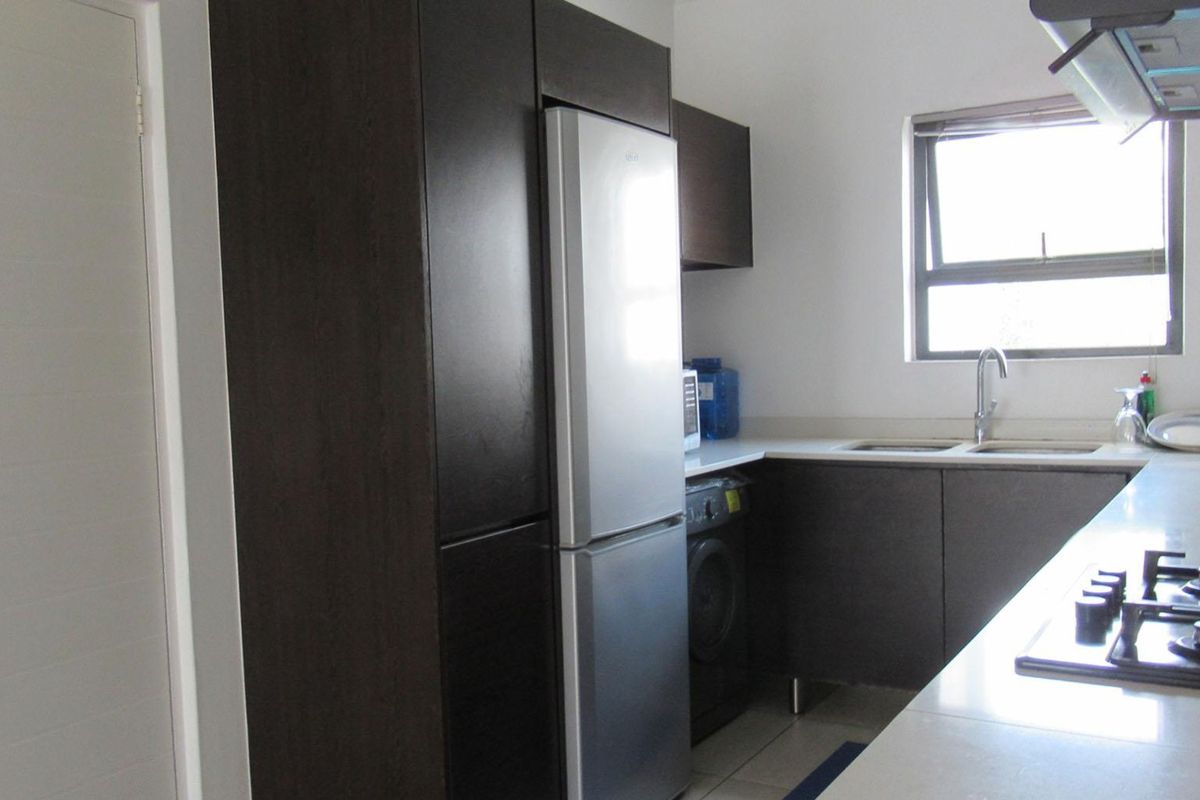 2 Bedroom Apartment in Greenstone Hill - Photo 2