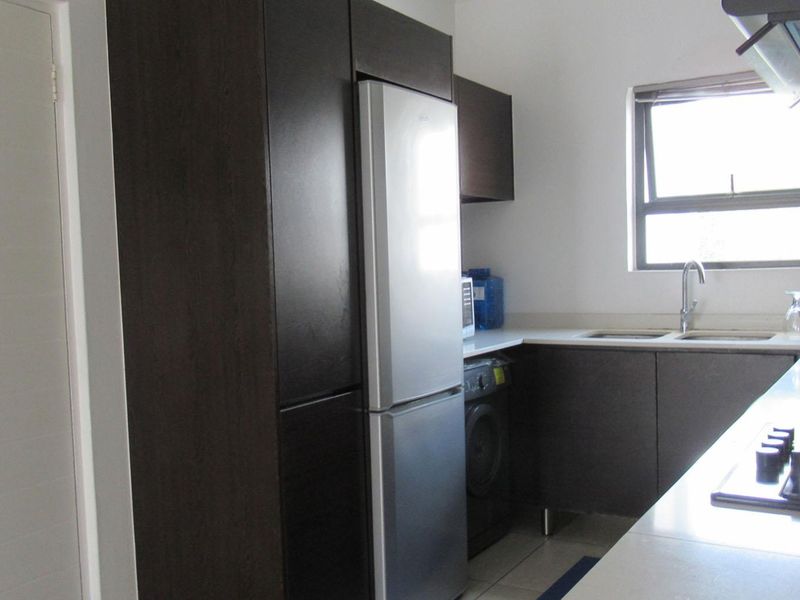 2 Bedroom Apartment in Greenstone Hill - Photo 2