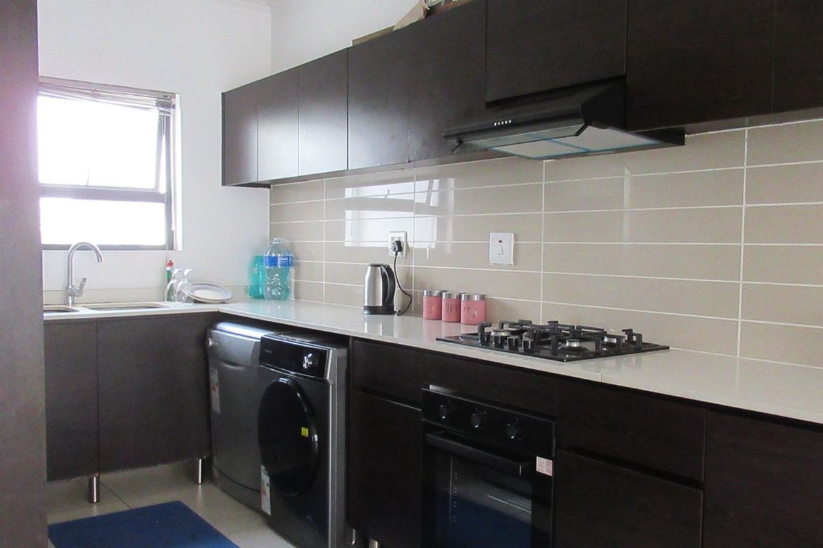 2 Bedroom Apartment in Greenstone Hill - Photo 4