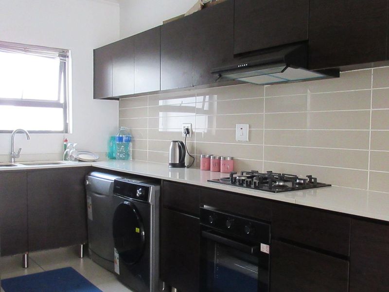 2 Bedroom Apartment in Greenstone Hill - Photo 4