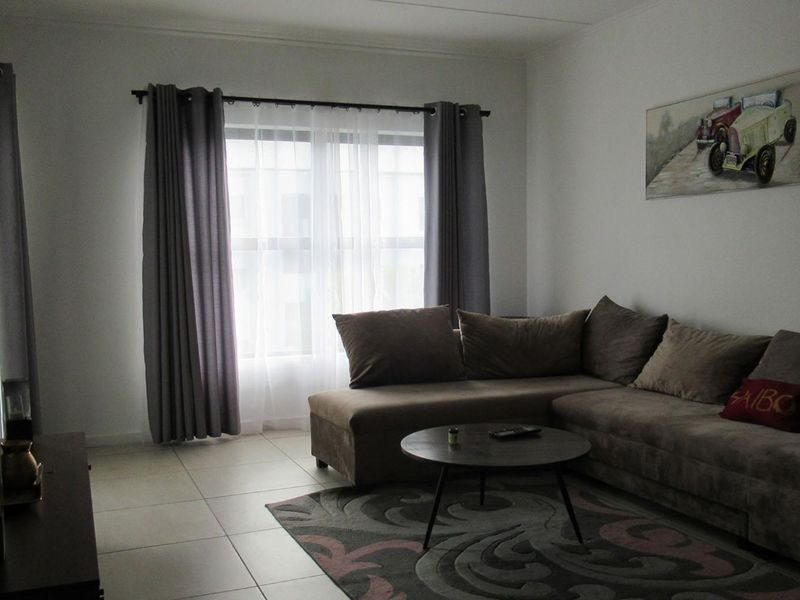 2 Bedroom Apartment in Greenstone Hill - Photo 6